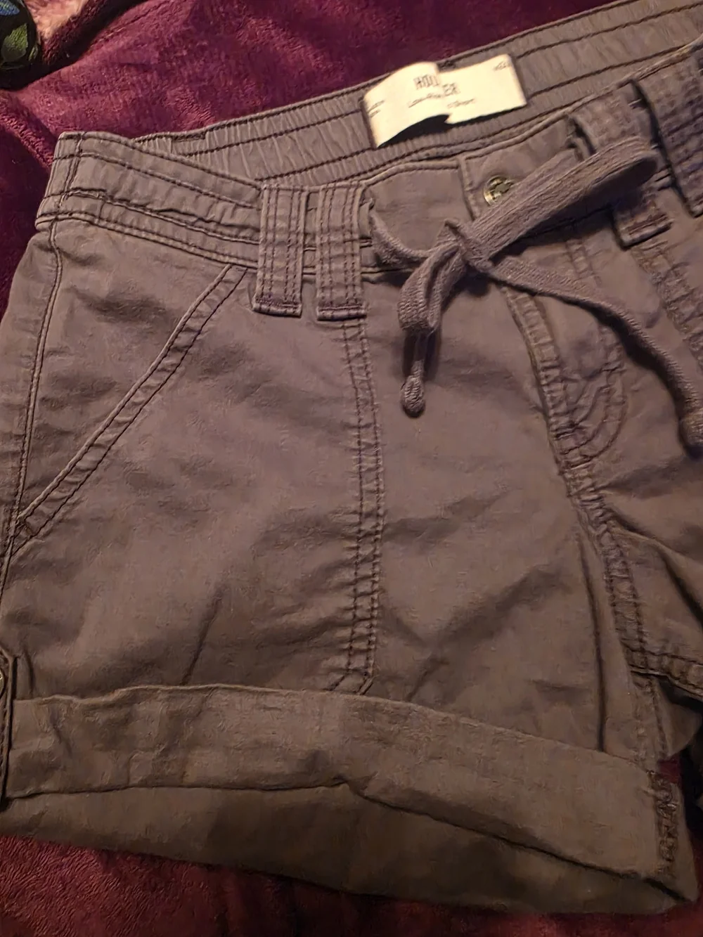 Hollister Low-Rise Classic Shorts With Rolled Hems & Drawstring Waist 2/W26 Guc